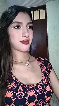 Snapshot of Emily-hottson chatting on 01/14/26, 04:49 Emily-hottson online show from 01/14/26, 04:49