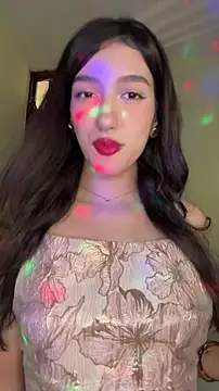 Snapshot of Emily-hottson chatting on 02/20/26, 06:10 Emily-hottson online show from 02/20/26, 06:10