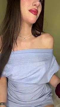 Snapshot of Emily-hottson chatting on 03/01/26, 07:08 Emily-hottson online show from 03/01/26, 07:08