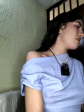 Emily-hottson online show from 10/17/25, 05:00