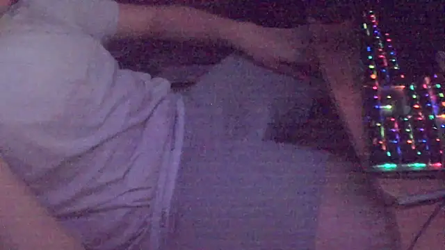 Snapshot of xderox318 chatting on 11/15/25, 12:14 xderox318 online show from 11/15/25, 12:14