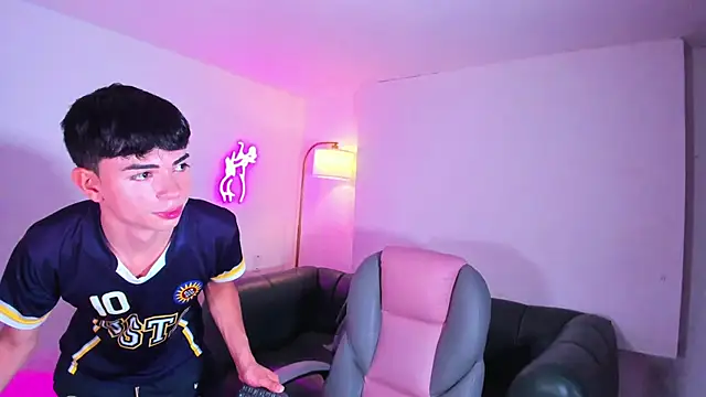 Snapshot of Peter_chase chatting on 12/03/25, 06:18 Peter chase online show from 12/03/25, 06:18