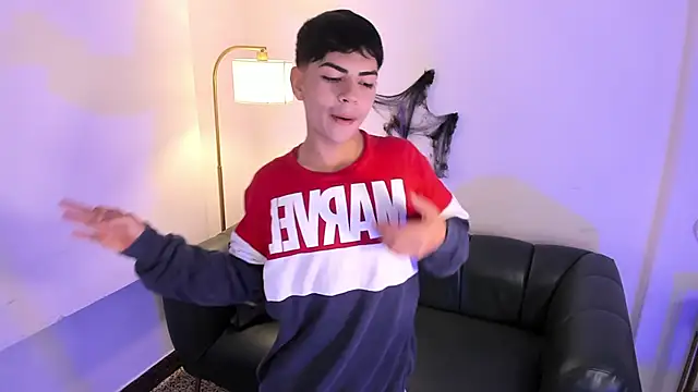 Snapshot of Peter_chase chatting on 10/26/25, 01:00 Peter chase online show from 10/26/25, 01:00