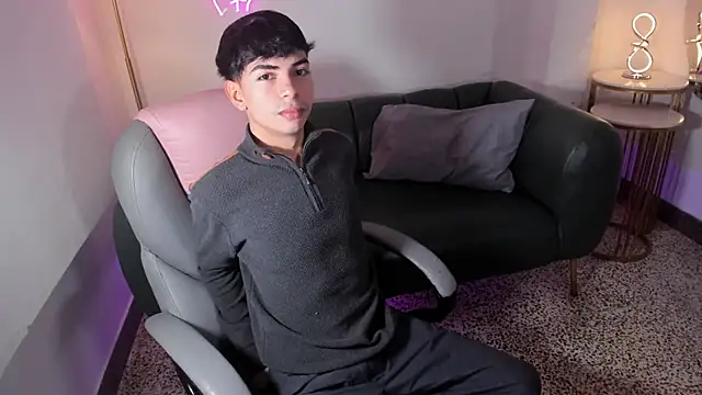 Snapshot of Peter_chase chatting on 11/26/25, 06:30 Peter chase online show from 11/26/25, 06:30