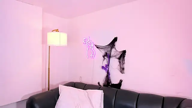 Snapshot of Peter_chase chatting on 10/28/25, 06:07 Peter chase online show from 10/28/25, 06:07