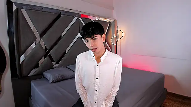 Snapshot of Peter_chase chatting on 12/14/25, 02:33 Peter chase online show from 12/14/25, 02:33