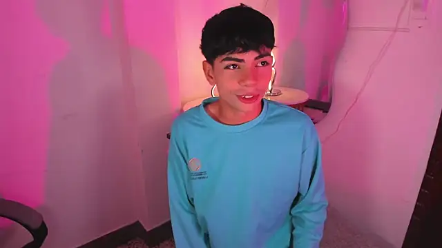 Snapshot of Peter_chase chatting on 11/07/25, 06:01 Peter chase online show from 11/07/25, 06:01