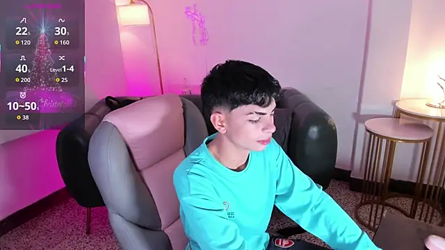 Snapshot of Peter_chase chatting on 12/17/25, 06:02 Peter chase online show from 12/17/25, 06:02