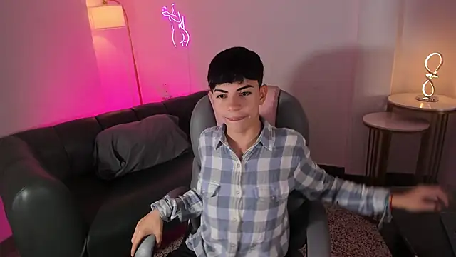 Snapshot of Peter_chase chatting on 11/29/25, 06:08 Peter chase online show from 11/29/25, 06:08