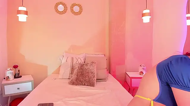 SofiaFontaiine online show from 10/31/25, 07:05