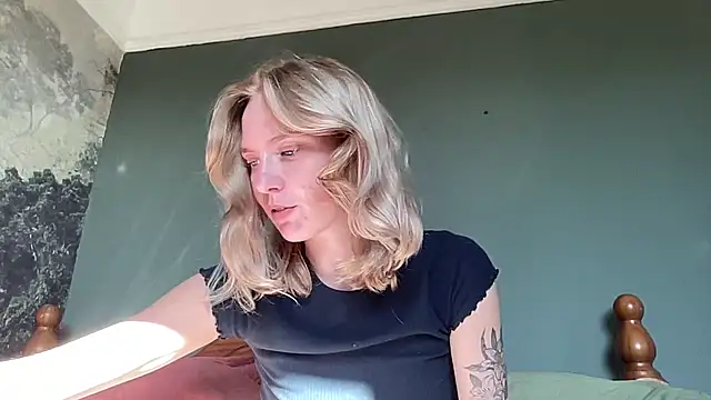 Snapshot of Misssuziii chatting on 09/25/25, 03:18 Misssuziii online show from 09/25/25, 03:18