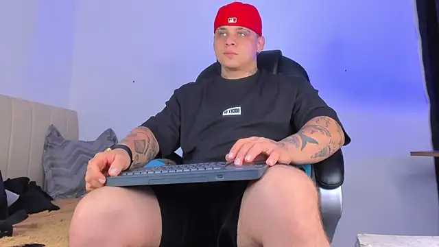 denis munera online show from 10/28/25, 09:41