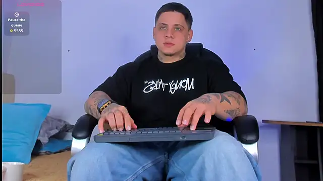 denis munera online show from 10/13/25, 09:44