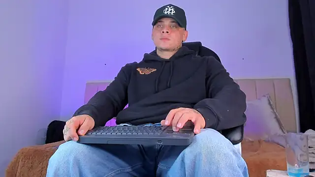 denis munera online show from 11/19/25, 04:23