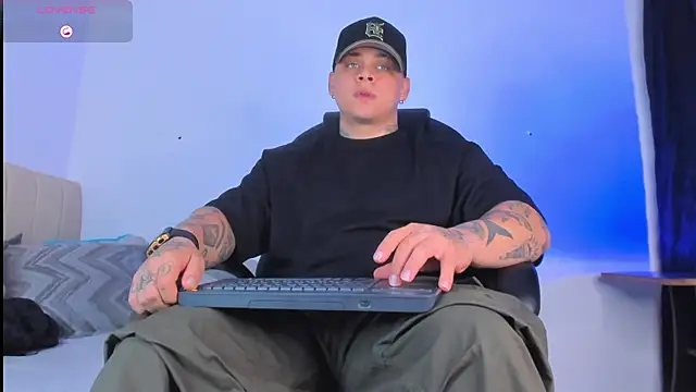 denis munera online show from 10/17/25, 11:56