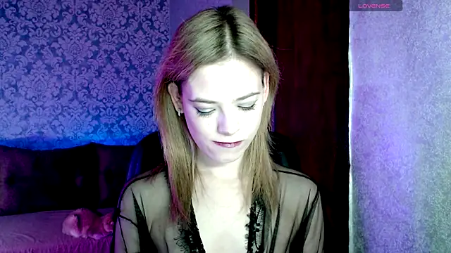 Snapshot of Kate__Loves chatting on 04/21/26, 07:20 Kate Loves online show from 04/21/26, 07:20