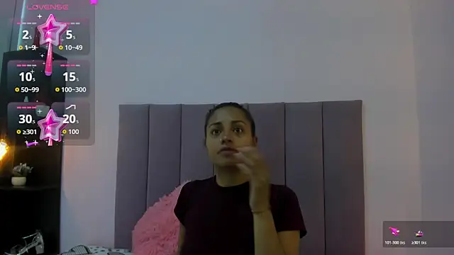 HoollyHendrix online show from 10/18/25, 08:22