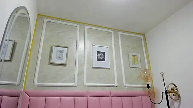 HoollyHendrix online show from 12/16/25, 08:35