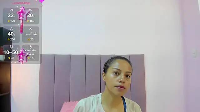 HoollyHendrix online show from 10/17/25, 08:10