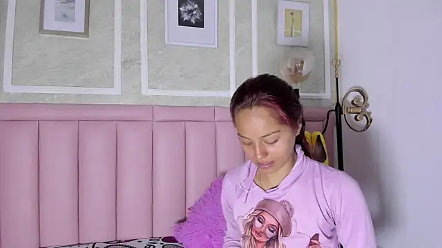 HoollyHendrix online show from 01/07/26, 08:58