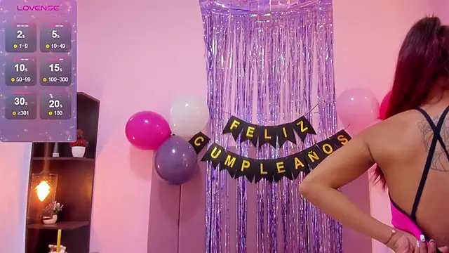 HoollyHendrix online show from 11/01/25, 08:46