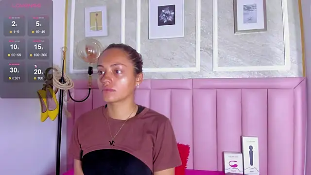 HoollyHendrix online show from 02/10/26, 08:41