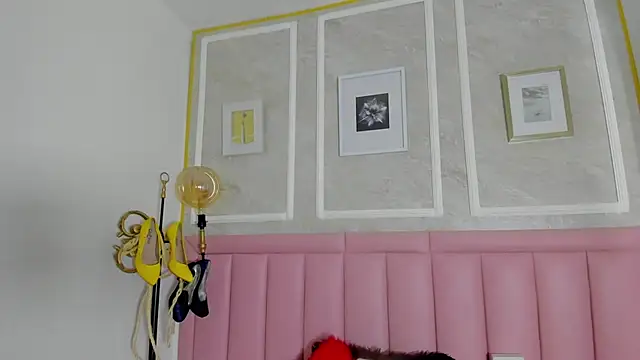 HoollyHendrix online show from 02/24/26, 09:15