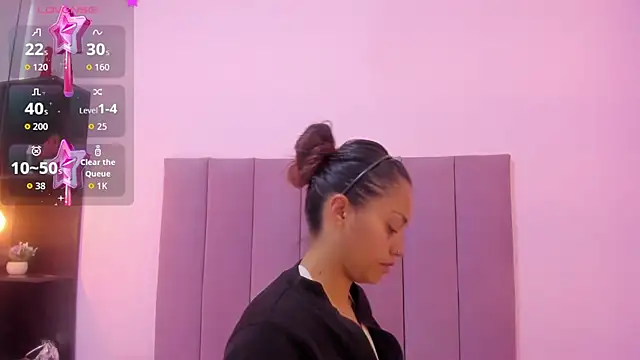 HoollyHendrix online show from 10/15/25, 08:06