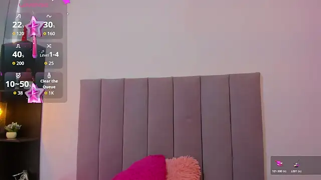 HoollyHendrix online show from 10/21/25, 07:57