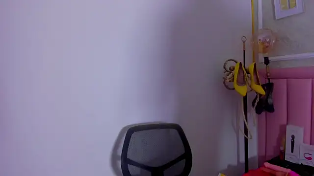 HoollyHendrix online show from 02/27/26, 08:19