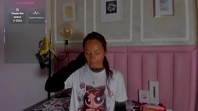 HoollyHendrix online show from 02/20/26, 08:55