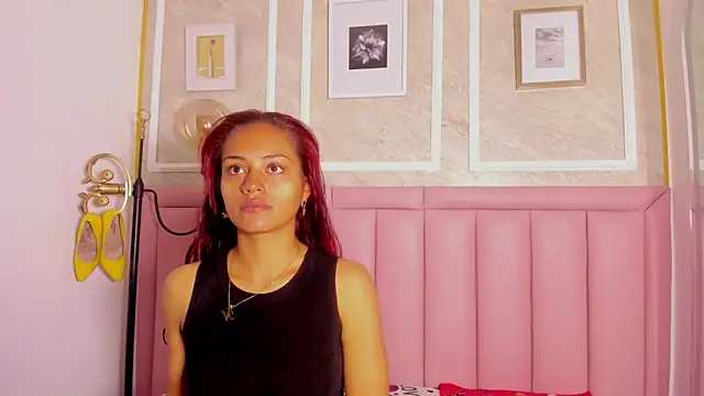 HoollyHendrix online show from 01/13/26, 08:35