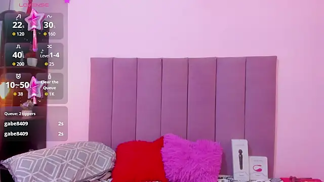 HoollyHendrix online show from 10/03/25, 08:10