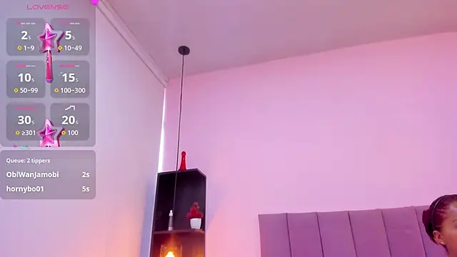 HoollyHendrix online show from 10/27/25, 08:32