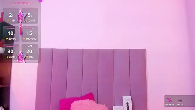 HoollyHendrix online show from 10/16/25, 08:17
