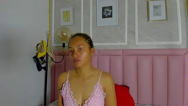 HoollyHendrix online show from 02/21/26, 08:55