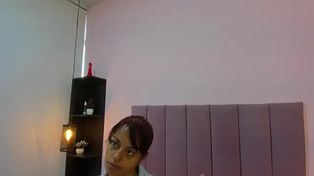 HoollyHendrix online show from 10/23/25, 08:51