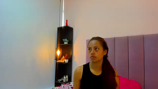 HoollyHendrix online show from 11/28/25, 08:31