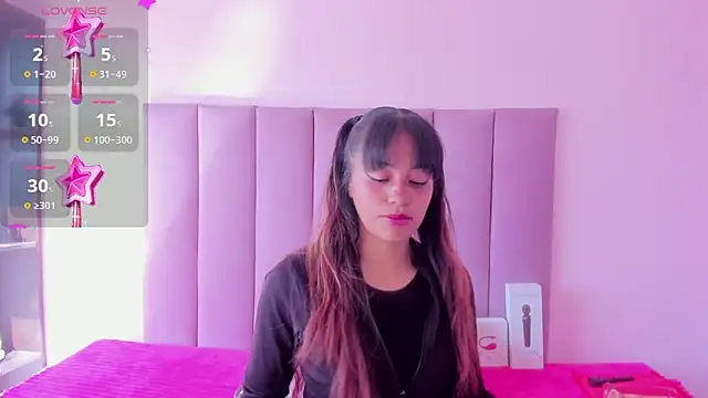 HoollyHendrix online show from 09/25/25, 07:42