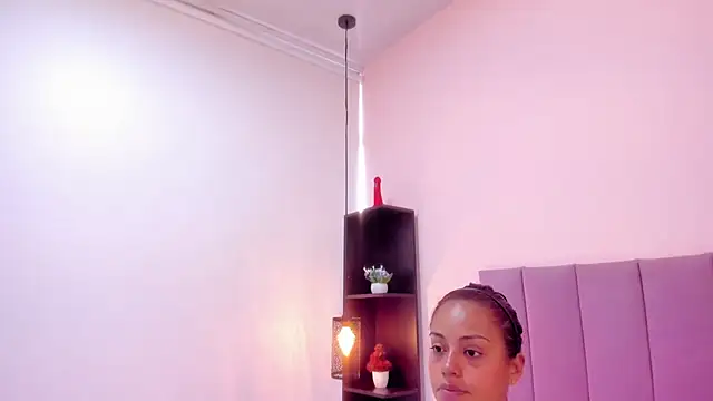 HoollyHendrix online show from 11/10/25, 08:03