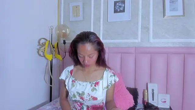 HoollyHendrix online show from 03/03/26, 09:33