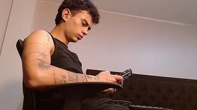 Snapshot of jaico_santos chatting on 10/06/25, 10:43 jaico santos online show from 10/06/25, 10:43