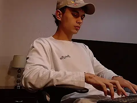 Snapshot of jaico_santos chatting on 10/01/25, 10:57 jaico santos online show from 10/01/25, 10:57