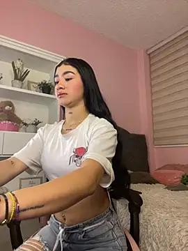 camila1 torres  online show from 11/24/25, 11:27