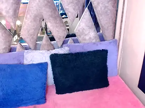 Snapshot of CRISTALHERRANZ chatting on 10/11/25, 09:05 CRISTALHERRANZ online show from 10/11/25, 09:05