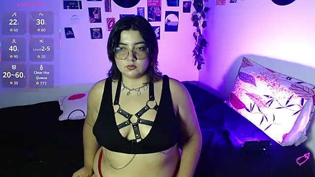 Snapshot of Roxy_f_w chatting on 12/17/25, 12:26 Roxy f w online show from 12/17/25, 12:26