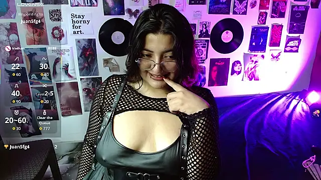 Roxy f w online show from 04/20/26, 04:08