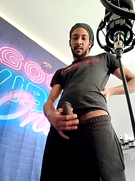 Snapshot of Mikaaa97 chatting on 03/21/26, 07:09 Mikaaa97 online show from 03/21/26, 07:09