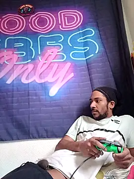 Snapshot of Mikaaa97 chatting on 02/01/26, 03:32 Mikaaa97 online show from 02/01/26, 03:32