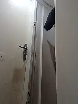 Snapshot of Mikaaa97 chatting on 03/17/26, 10:18 Mikaaa97 online show from 03/17/26, 10:18